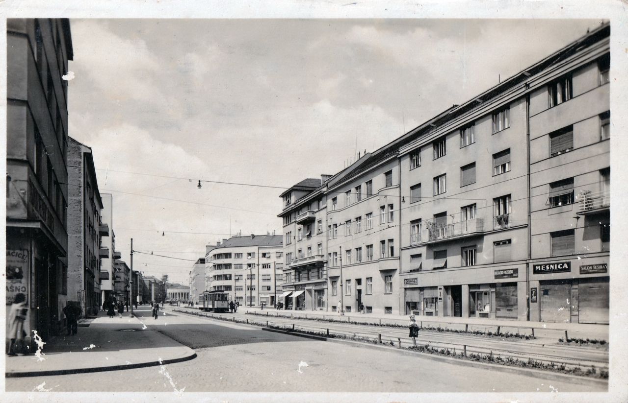 Zvonimirova ulica s pogledom prema Trgu Kulina bana, 1944. godine